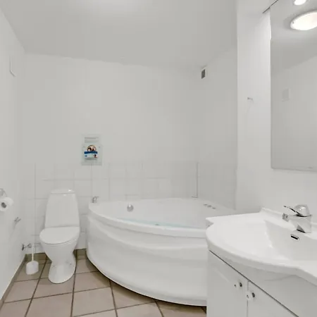 3 Bedroom Beautiful In Casa de Férias *